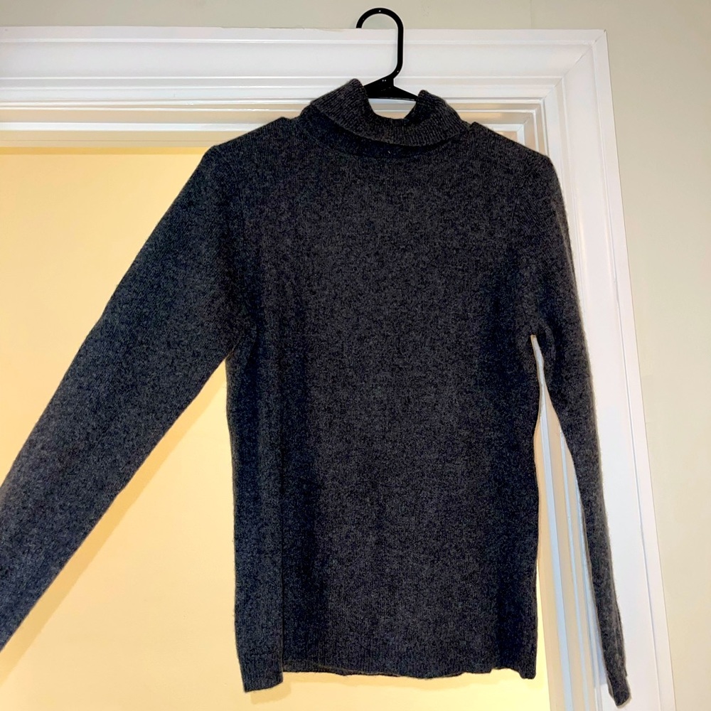 100% Cashmere Women’s Sweater, Grey, Size M